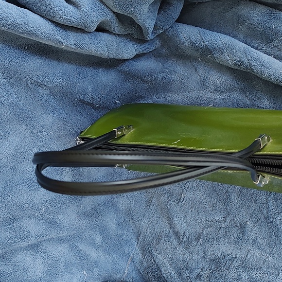 Beijo faux leather green/black color block shoulder bag. GUC. Preloved - Picture 7 of 15